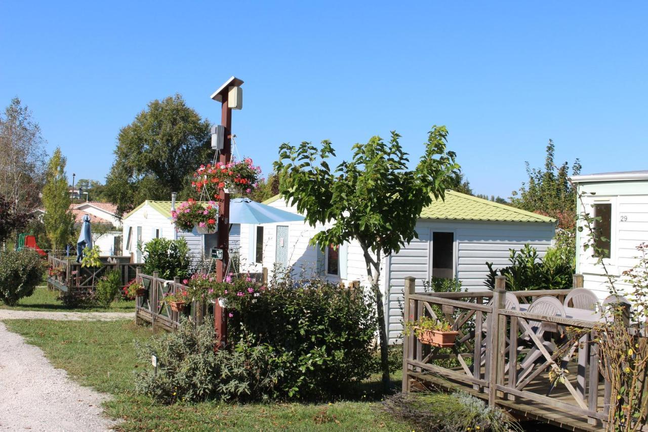 Camping Du Pontis Verteillac Exterior photo
